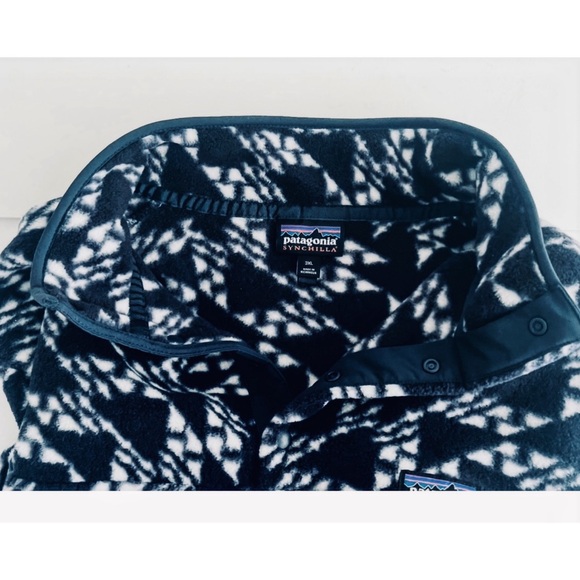 PATAGONIA Lightweight Synchilla Snap-T Fleece Pullover - Picture 4 of 10